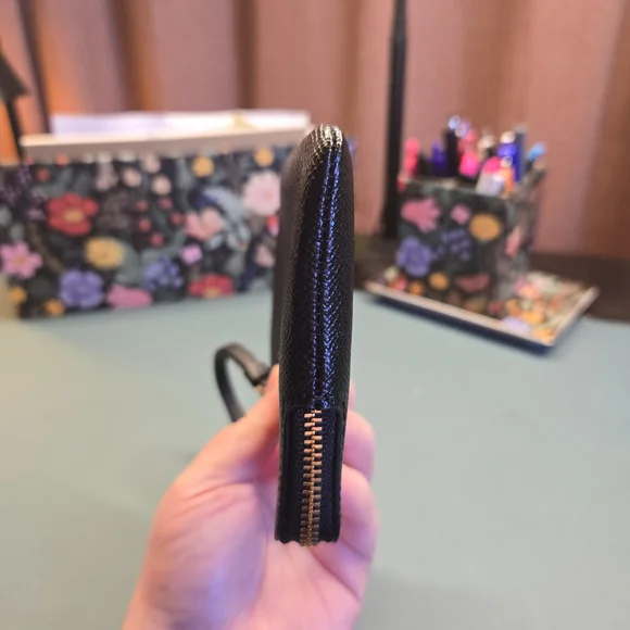 COACH NWT Corner Zip Wristlet Black - Picture 6 of 10